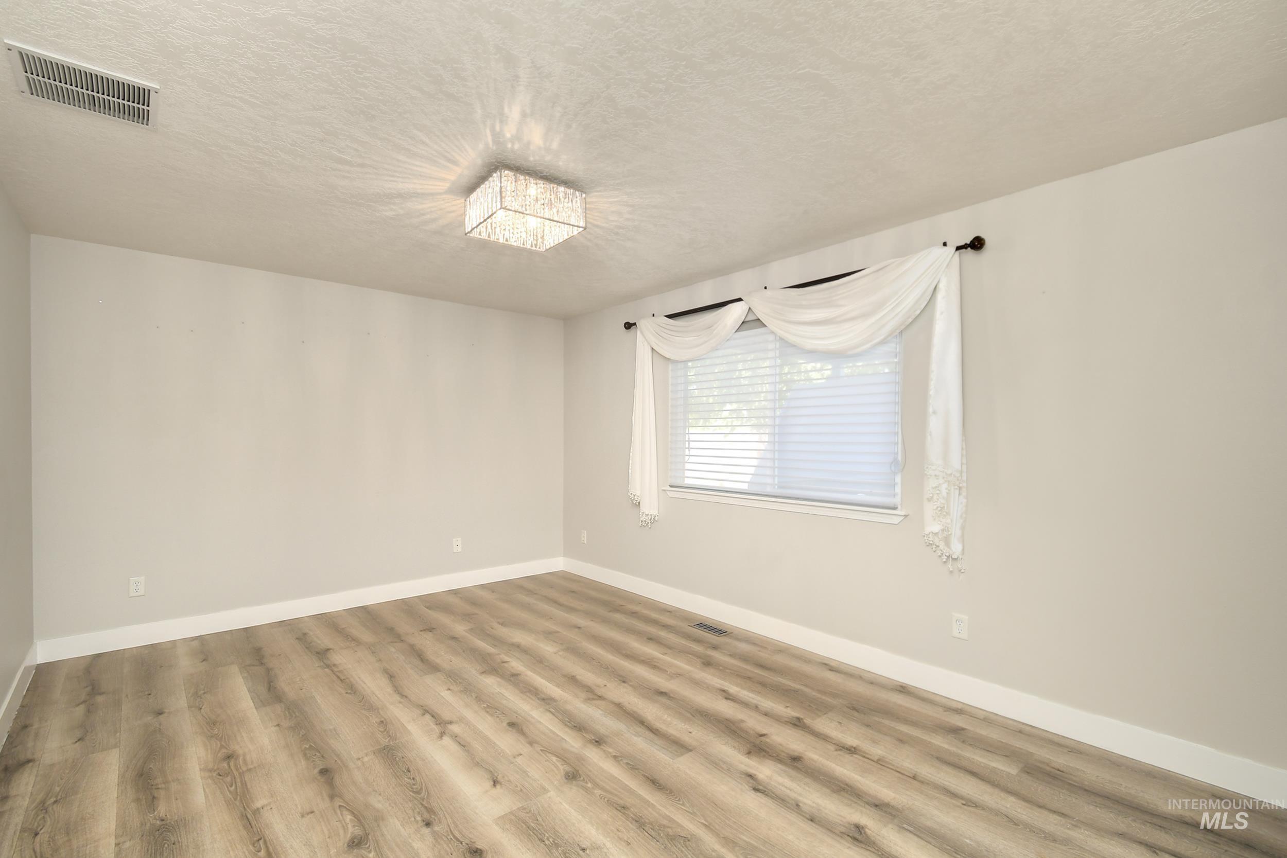 972 W Broadway Ave, Meridian, Idaho 83642, 4 Bedrooms, 2.5 Bathrooms, Residential For Sale, Price $549,900,MLS 99002656