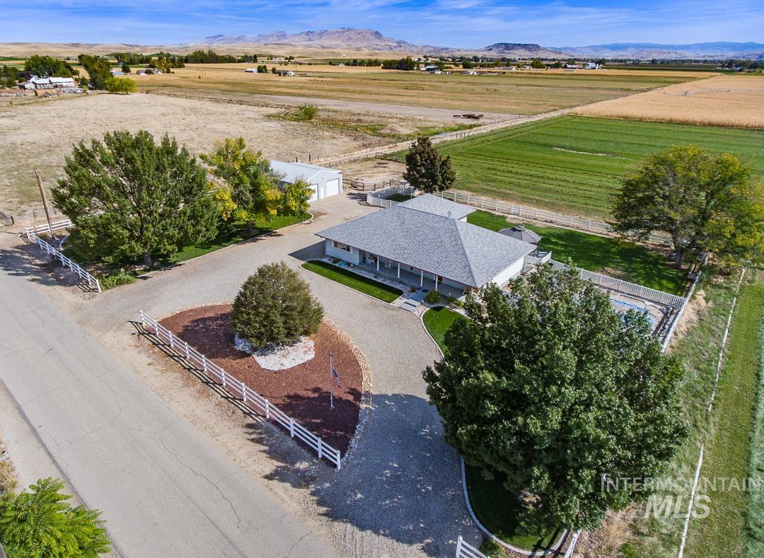 2370 Mesa Ave., Emmett, Idaho 83617, 5 Bedrooms, 3.5 Bathrooms, Residential For Sale, Price $995,000,MLS 99002657