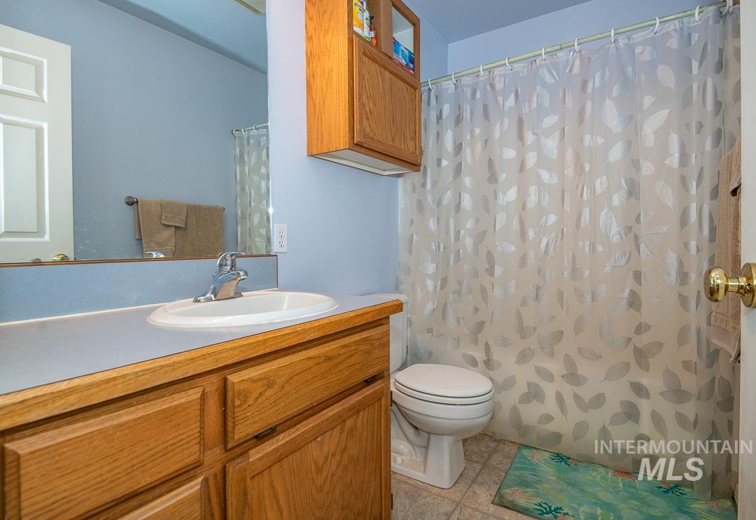 2370 Mesa Ave., Emmett, Idaho 83617, 5 Bedrooms, 3.5 Bathrooms, Residential For Sale, Price $995,000,MLS 99002657