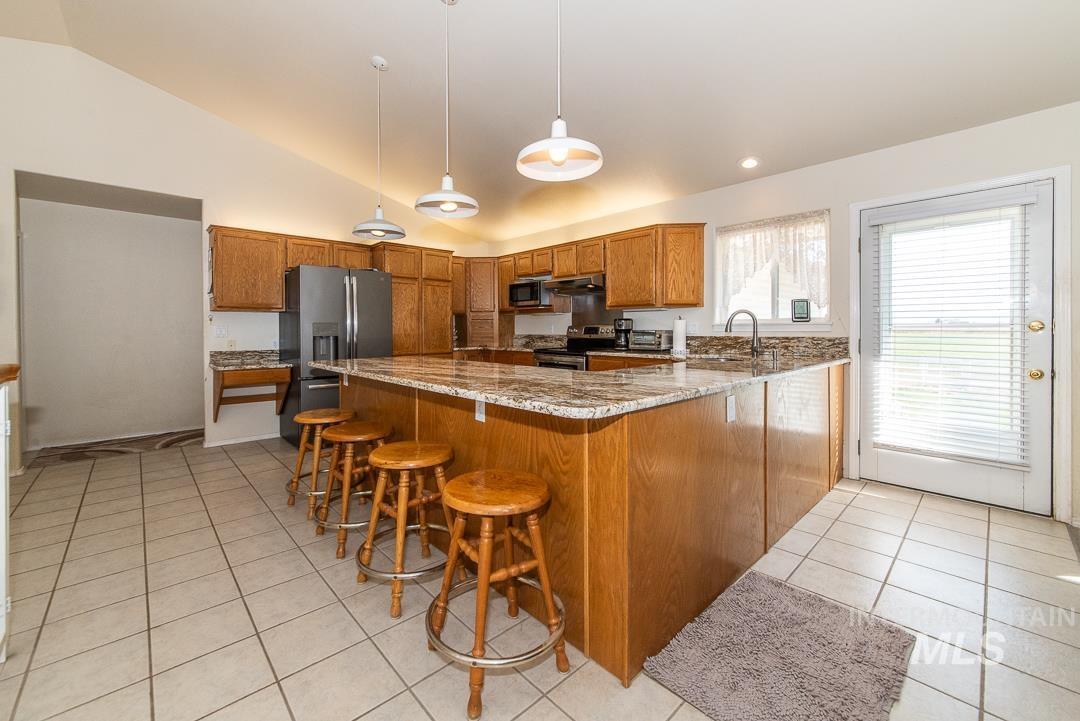 2370 Mesa Ave., Emmett, Idaho 83617, 5 Bedrooms, 3.5 Bathrooms, Residential For Sale, Price $995,000,MLS 99002657