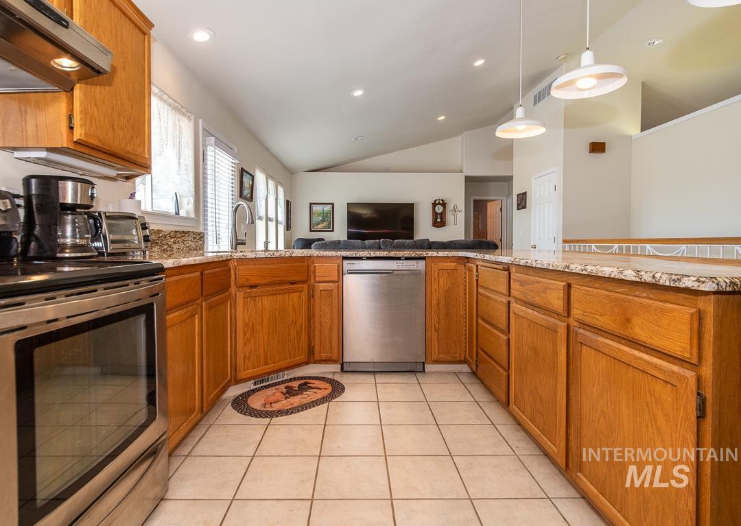 2370 Mesa Ave., Emmett, Idaho 83617, 5 Bedrooms, 3.5 Bathrooms, Residential For Sale, Price $995,000,MLS 99002657