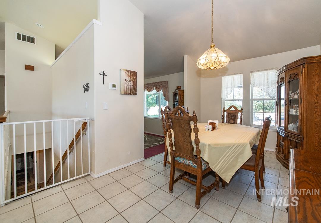 2370 Mesa Ave., Emmett, Idaho 83617, 5 Bedrooms, 3.5 Bathrooms, Residential For Sale, Price $995,000,MLS 99002657