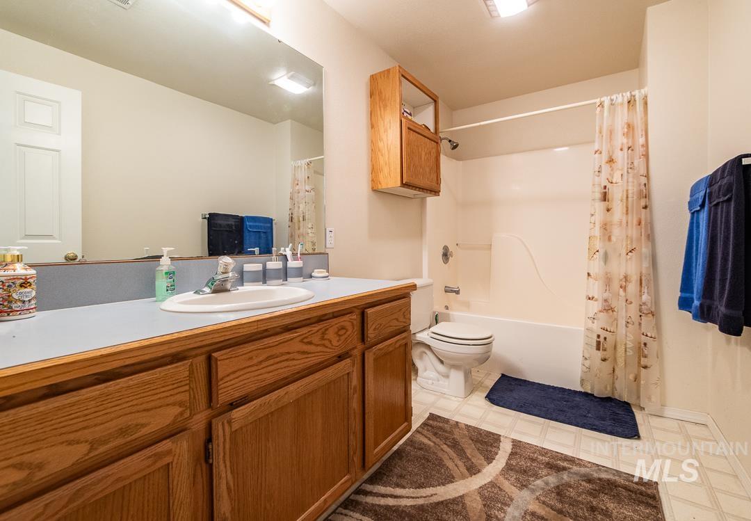 2370 Mesa Ave., Emmett, Idaho 83617, 5 Bedrooms, 3.5 Bathrooms, Residential For Sale, Price $995,000,MLS 99002657