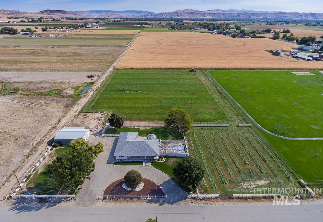 2370 Mesa Ave., Emmett, Idaho 83617, 5 Bedrooms, 3.5 Bathrooms, Residential For Sale, Price $995,000,MLS 99002657