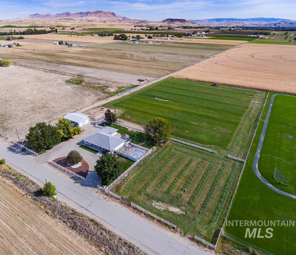 2370 Mesa Ave., Emmett, Idaho 83617, 5 Bedrooms, 3.5 Bathrooms, Residential For Sale, Price $995,000,MLS 99002657