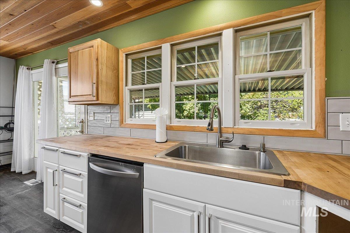 7226 W Cedarwood Dr., Boise, Idaho 83709, 4 Bedrooms, 2 Bathrooms, Residential For Sale, Price $469,000,MLS 99002663