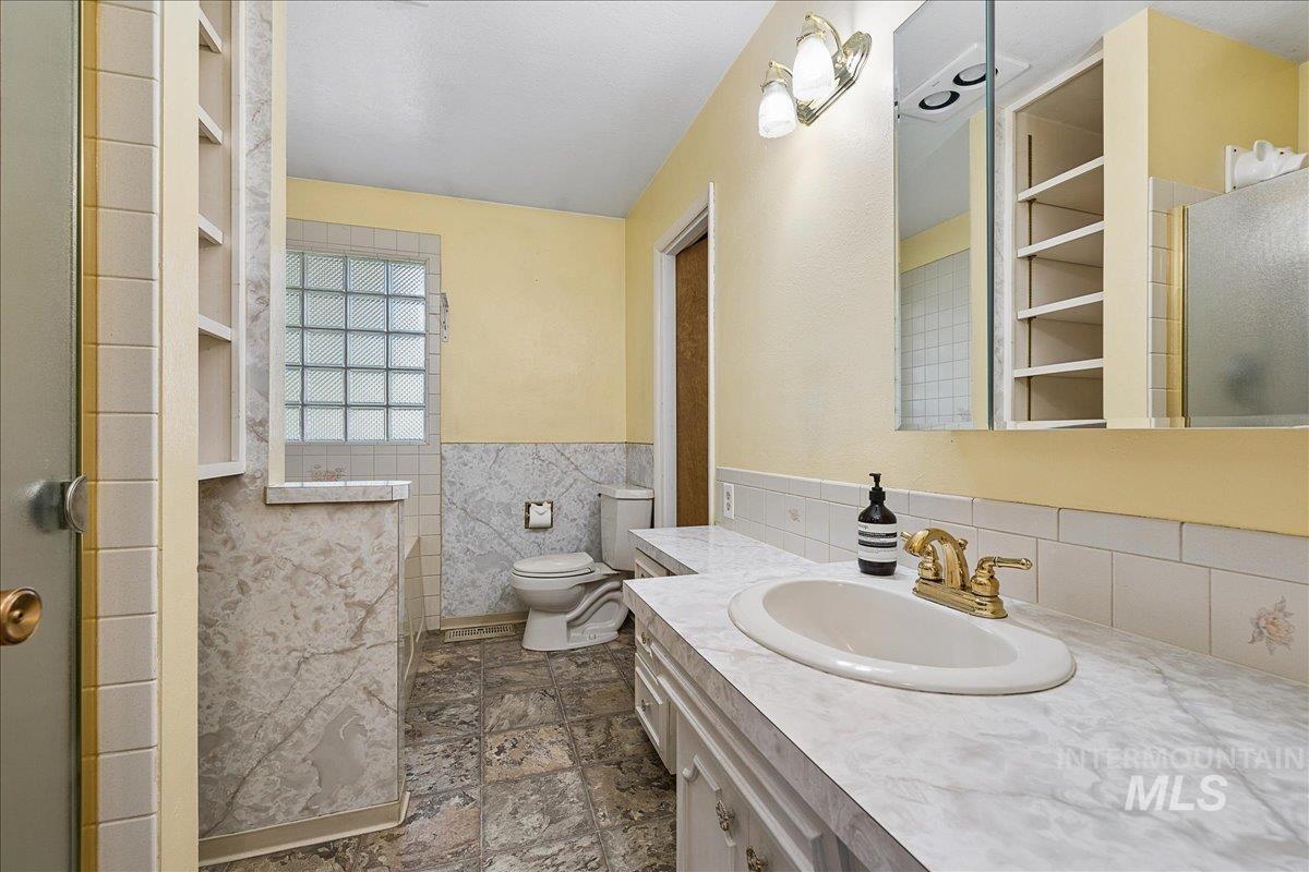 7226 W Cedarwood Dr., Boise, Idaho 83709, 4 Bedrooms, 2 Bathrooms, Residential For Sale, Price $469,000,MLS 99002663