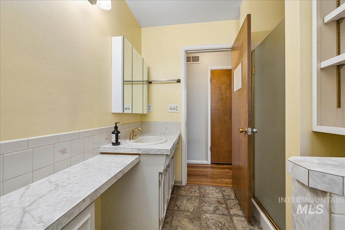 7226 W Cedarwood Dr., Boise, Idaho 83709, 4 Bedrooms, 2 Bathrooms, Residential For Sale, Price $469,000,MLS 99002663