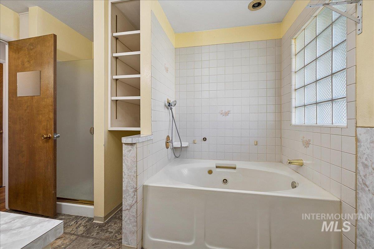7226 W Cedarwood Dr., Boise, Idaho 83709, 4 Bedrooms, 2 Bathrooms, Residential For Sale, Price $469,000,MLS 99002663