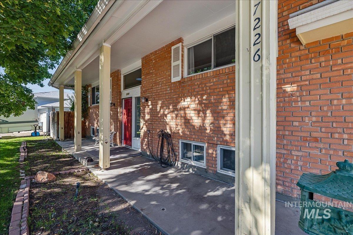 7226 W Cedarwood Dr., Boise, Idaho 83709, 4 Bedrooms, 2 Bathrooms, Residential For Sale, Price $469,000,MLS 99002663