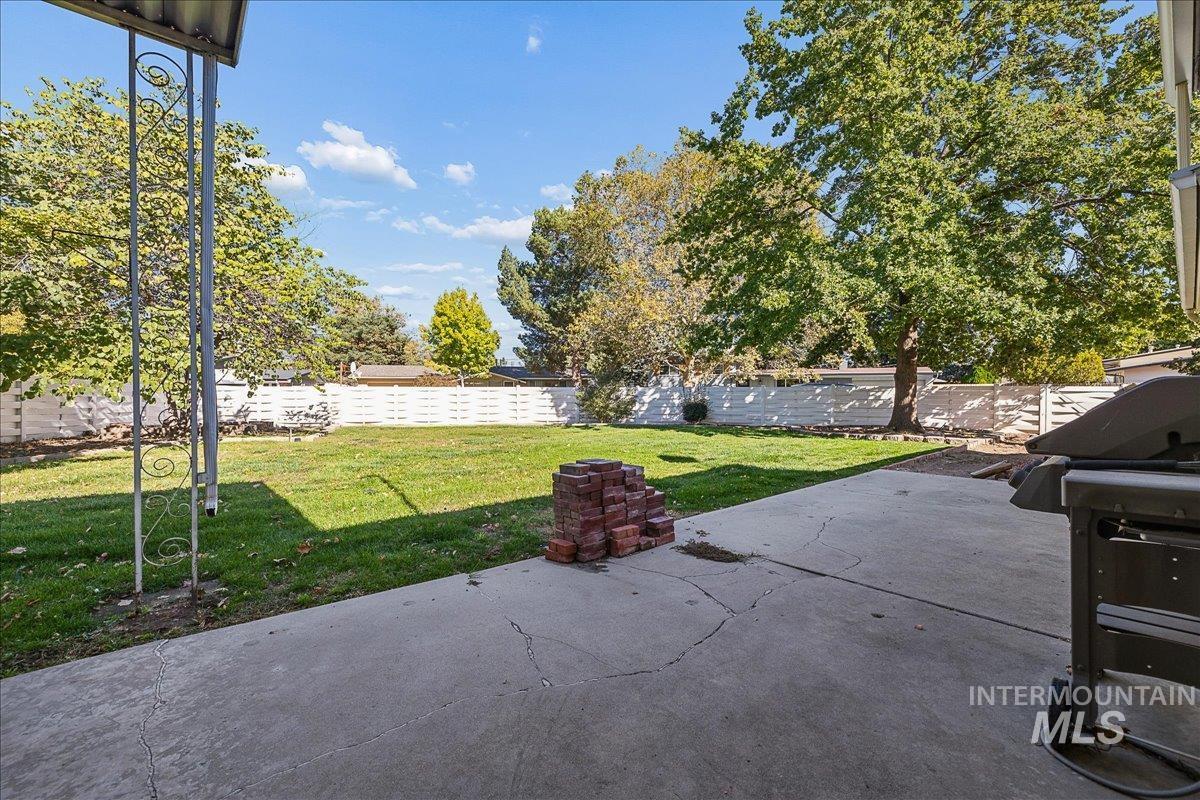 7226 W Cedarwood Dr., Boise, Idaho 83709, 4 Bedrooms, 2 Bathrooms, Residential For Sale, Price $469,000,MLS 99002663
