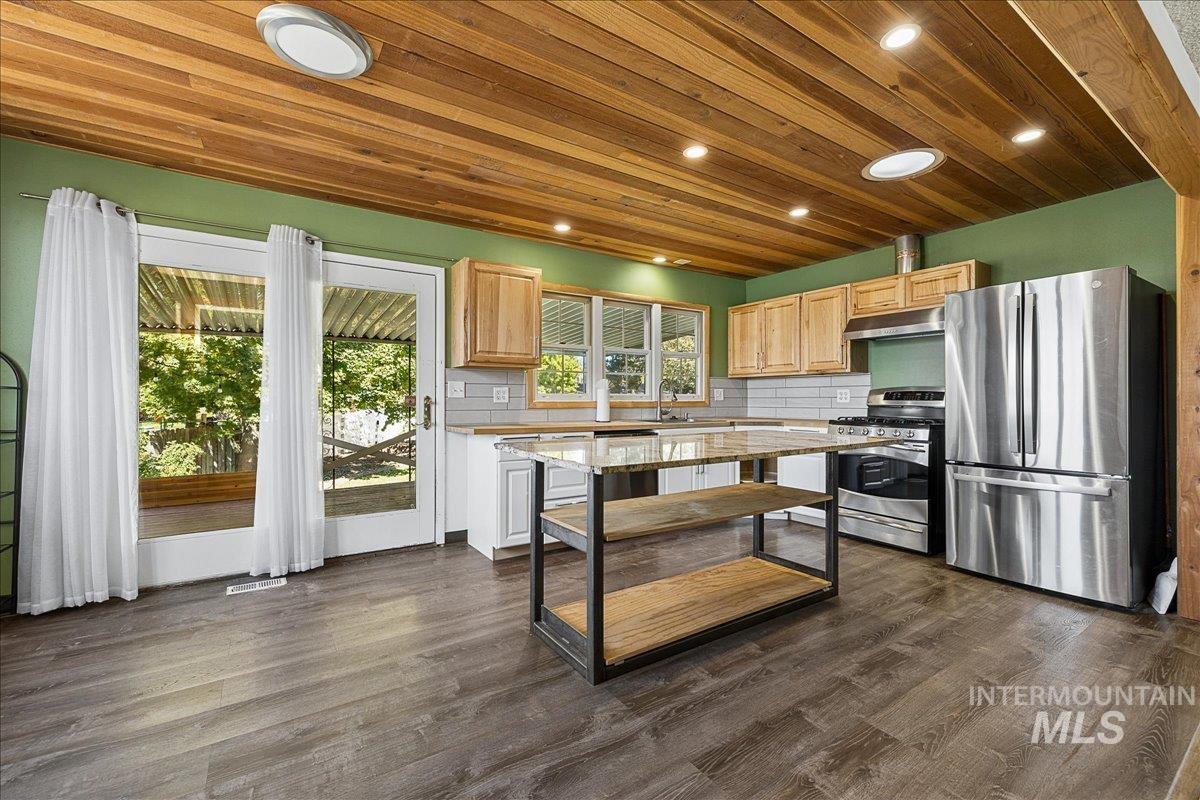 7226 W Cedarwood Dr., Boise, Idaho 83709, 4 Bedrooms, 2 Bathrooms, Residential For Sale, Price $469,000,MLS 99002663