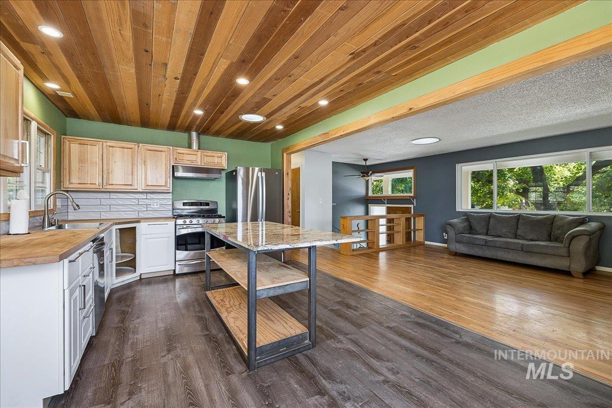 7226 W Cedarwood Dr., Boise, Idaho 83709, 4 Bedrooms, 2 Bathrooms, Residential For Sale, Price $469,000,MLS 99002663