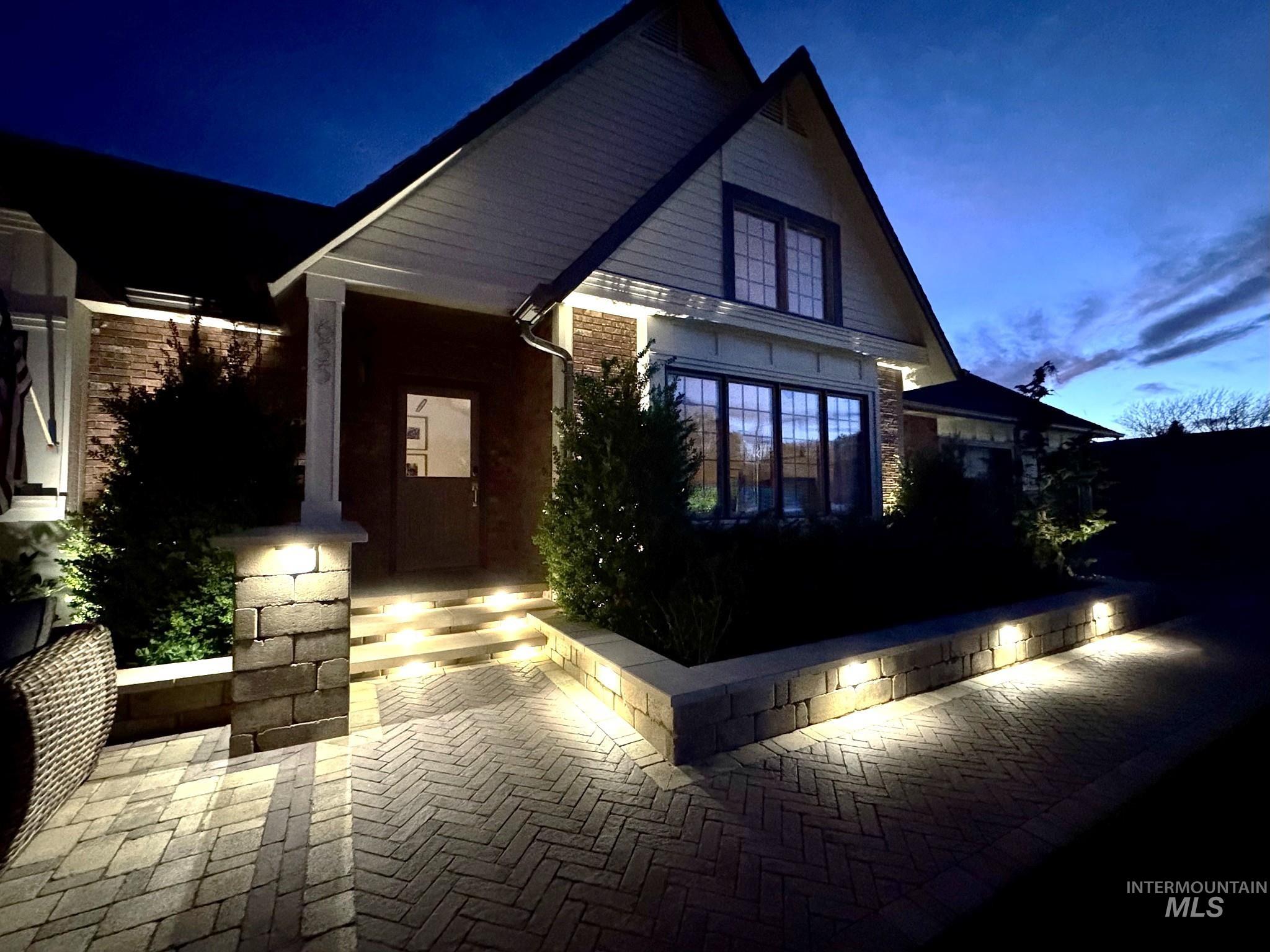 655 E Kingsford, Meridian, Idaho 83642, 4 Bedrooms, 2.5 Bathrooms, Residential For Sale, Price $899,000,MLS 99002668