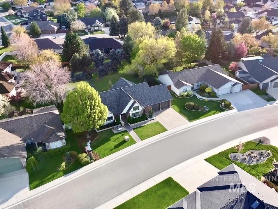 655 E Kingsford, Meridian, Idaho 83642, 4 Bedrooms, 2.5 Bathrooms, Residential For Sale, Price $899,000,MLS 99002668