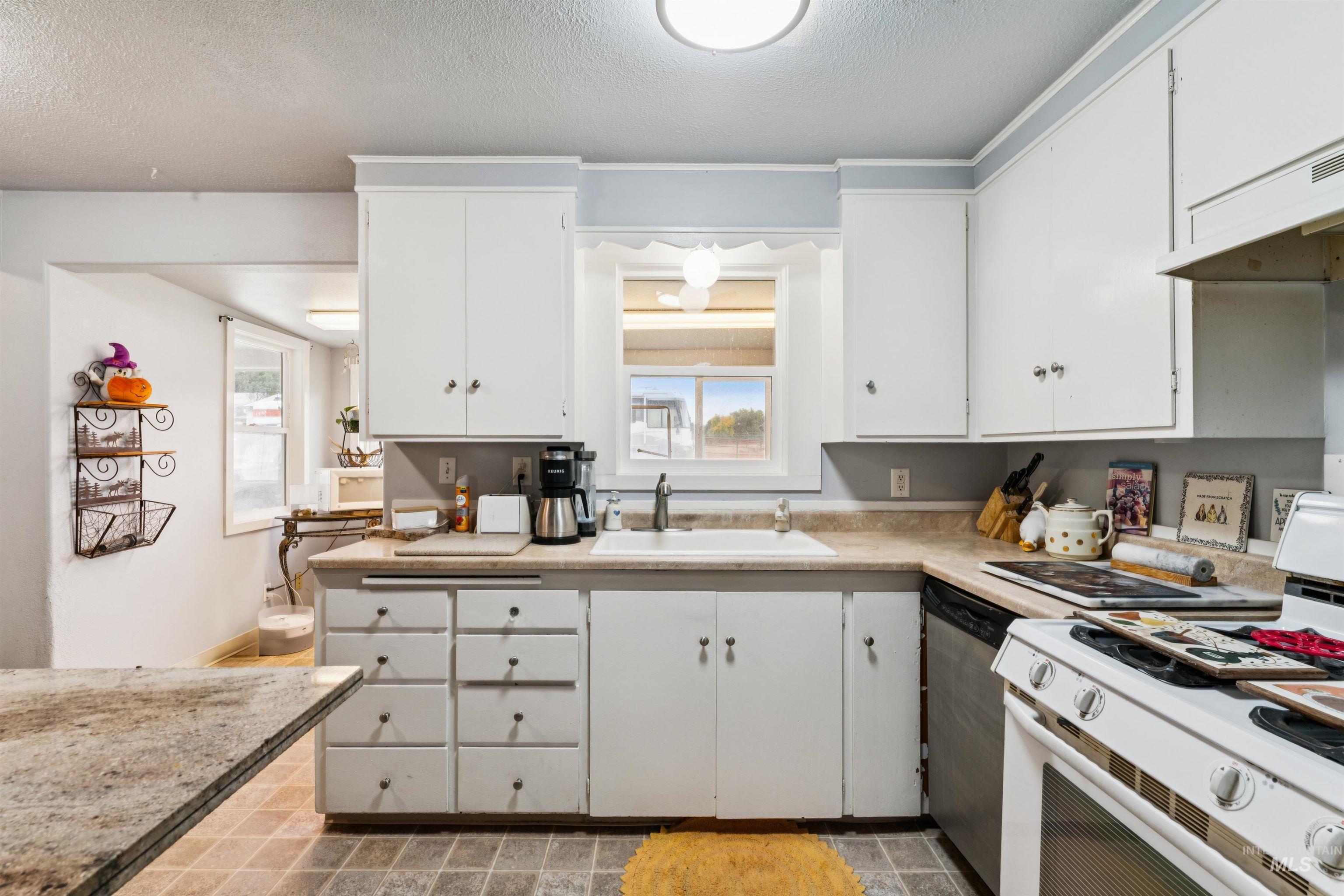 4240 S Five Mile Rd, Boise, Idaho 83709, 3 Bedrooms, 2 Bathrooms, Residential For Sale, Price $725,000,MLS 99002672