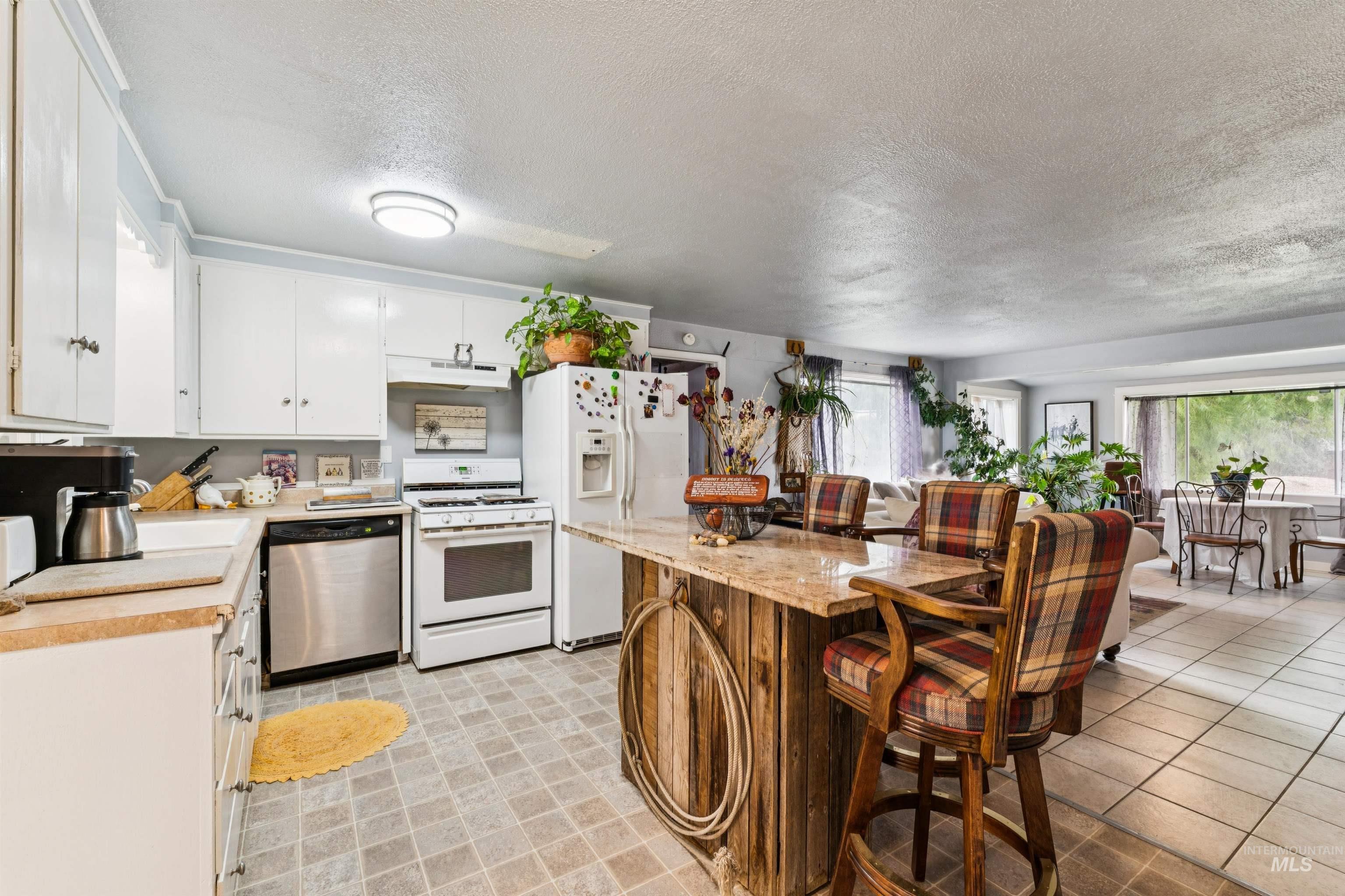 4240 S Five Mile Rd, Boise, Idaho 83709, 3 Bedrooms, 2 Bathrooms, Residential For Sale, Price $725,000,MLS 99002672
