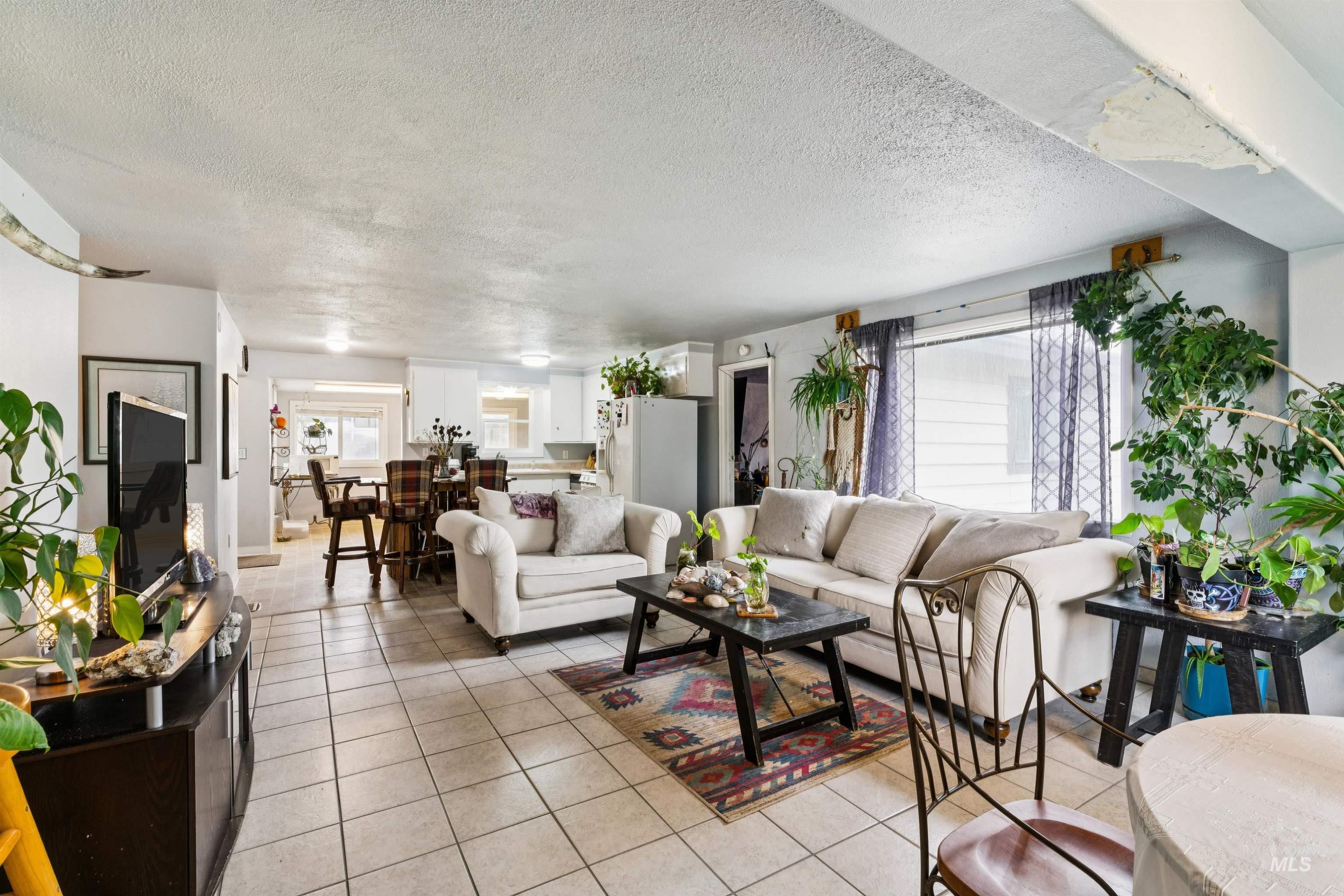 4240 S Five Mile Rd, Boise, Idaho 83709, 3 Bedrooms, 2 Bathrooms, Residential For Sale, Price $725,000,MLS 99002672