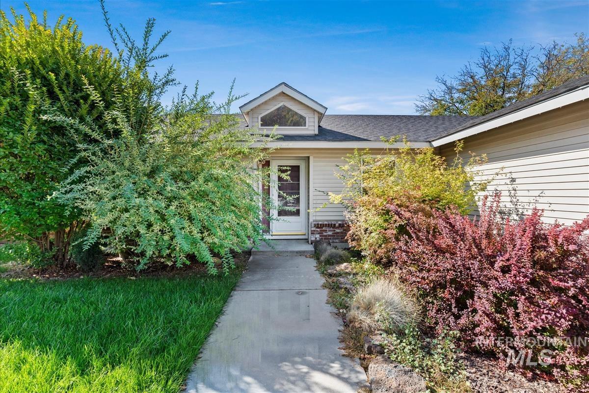5417 N Hertford Way, Boise, Idaho 83714, 4 Bedrooms, 2 Bathrooms, Residential For Sale, Price $495,000,MLS 99002676