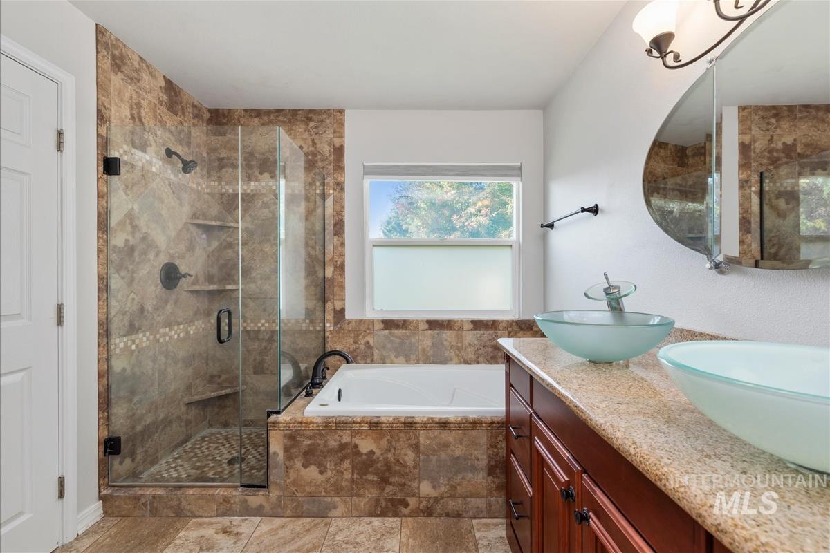 5417 N Hertford Way, Boise, Idaho 83714, 4 Bedrooms, 2 Bathrooms, Residential For Sale, Price $495,000,MLS 99002676