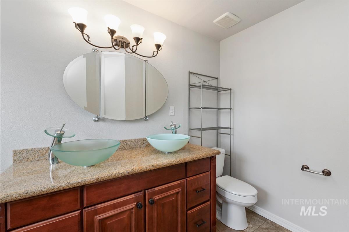 5417 N Hertford Way, Boise, Idaho 83714, 4 Bedrooms, 2 Bathrooms, Residential For Sale, Price $495,000,MLS 99002676