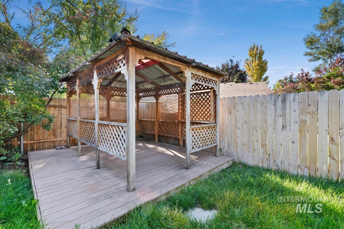 5417 N Hertford Way, Boise, Idaho 83714, 4 Bedrooms, 2 Bathrooms, Residential For Sale, Price $495,000,MLS 99002676