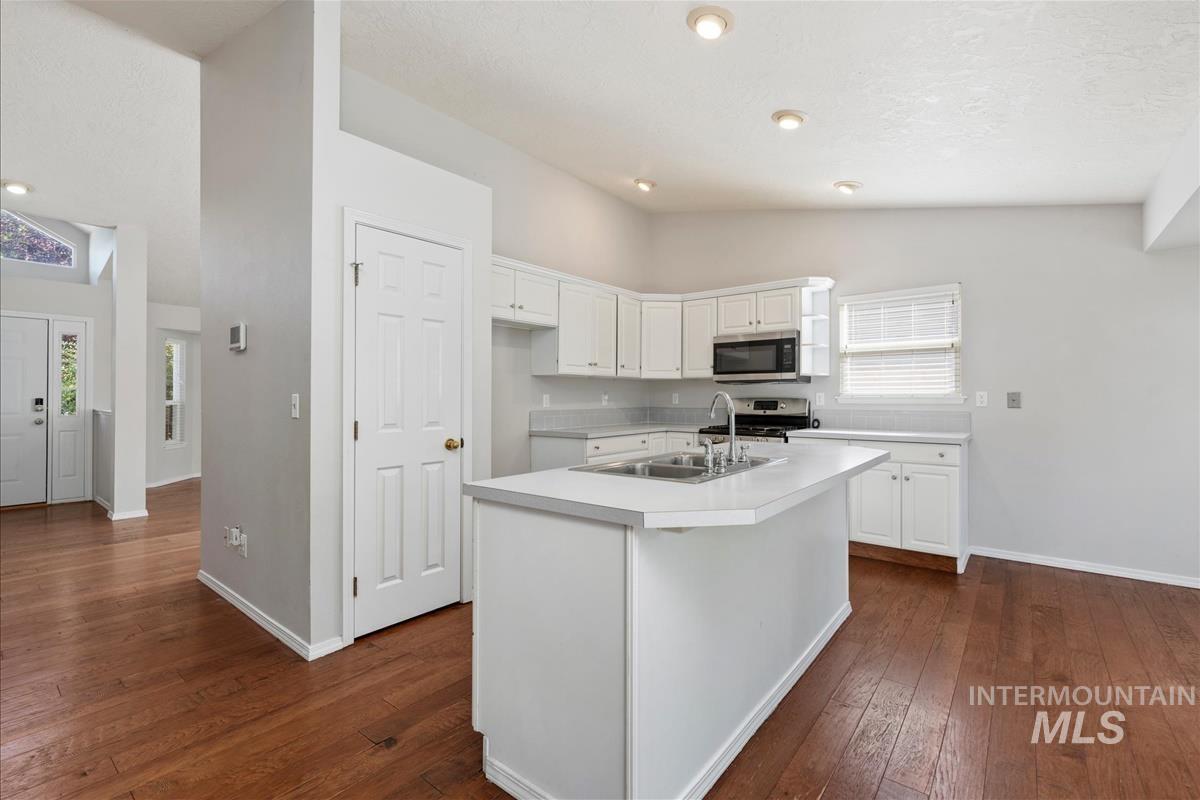 5417 N Hertford Way, Boise, Idaho 83714, 4 Bedrooms, 2 Bathrooms, Residential For Sale, Price $495,000,MLS 99002676