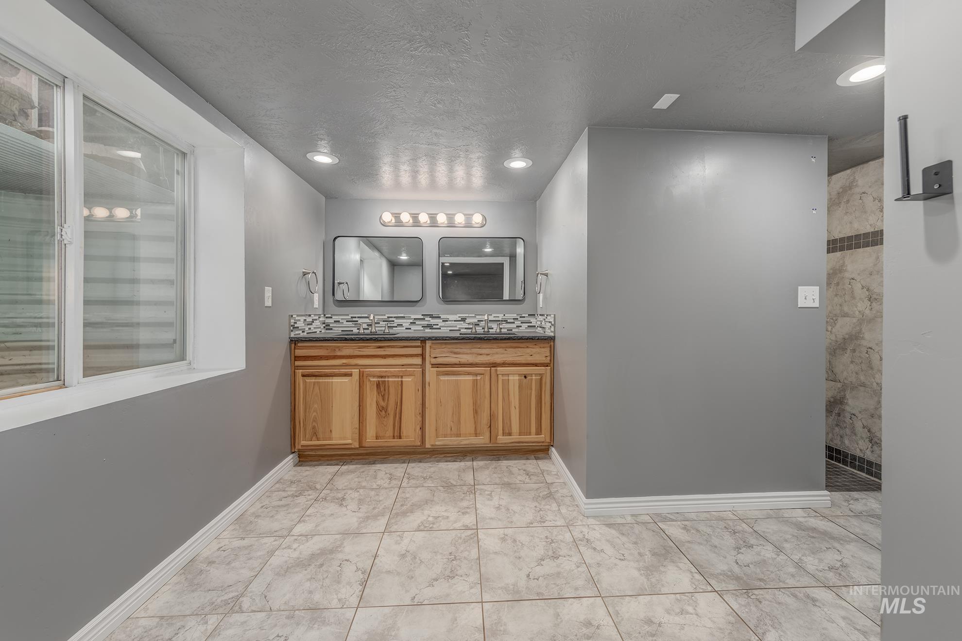 919 W 2nd Street, Weiser, Idaho 83672, 2 Bedrooms, 2 Bathrooms, Residential For Sale, Price $289,000,MLS 99002682