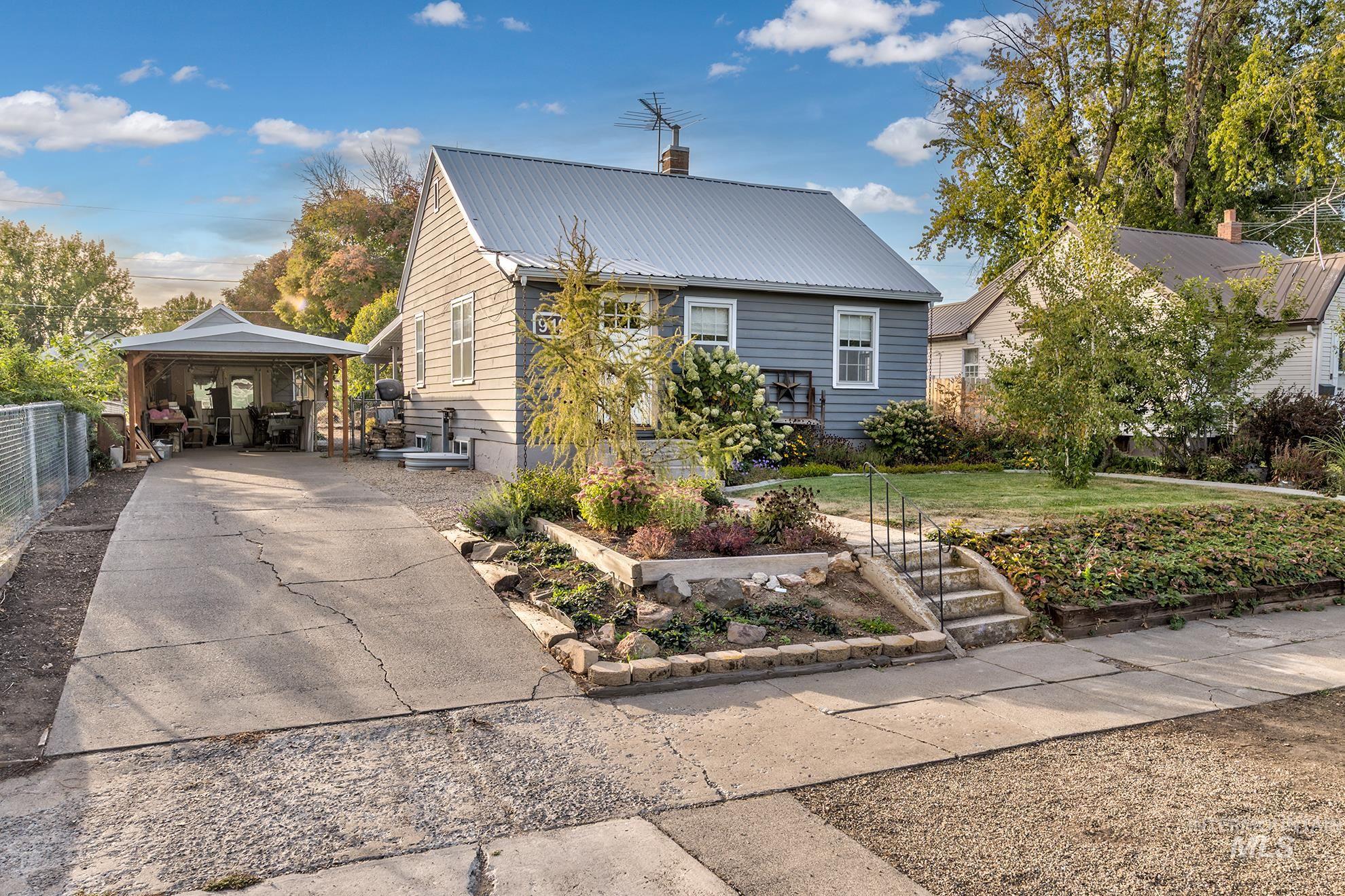 919 W 2nd Street, Weiser, Idaho 83672, 2 Bedrooms, 2 Bathrooms, Residential For Sale, Price $289,000,MLS 99002682