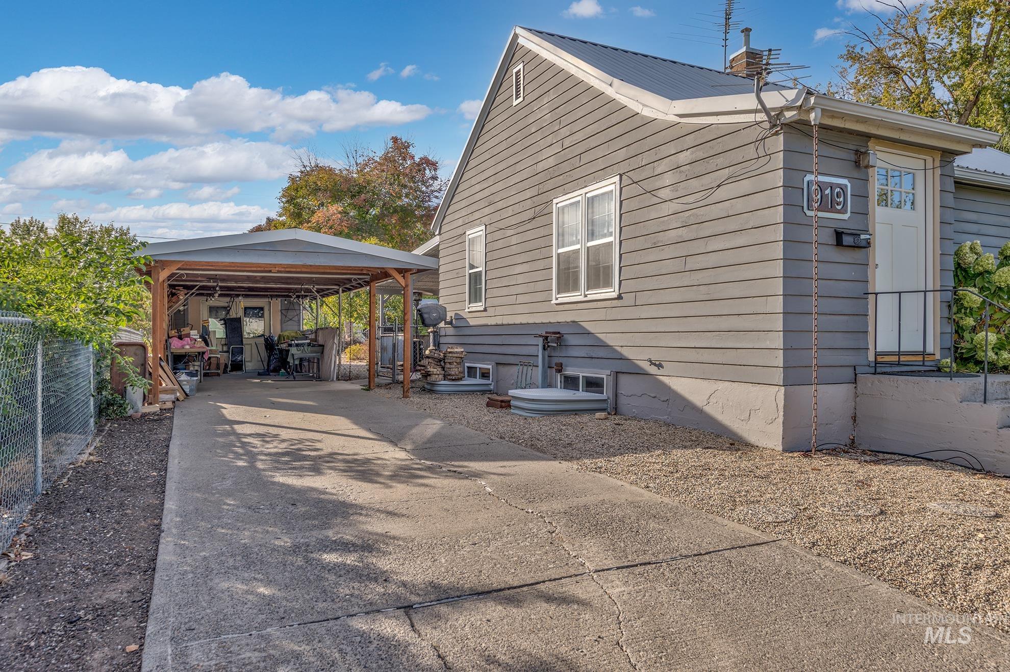 919 W 2nd Street, Weiser, Idaho 83672, 2 Bedrooms, 2 Bathrooms, Residential For Sale, Price $289,000,MLS 99002682