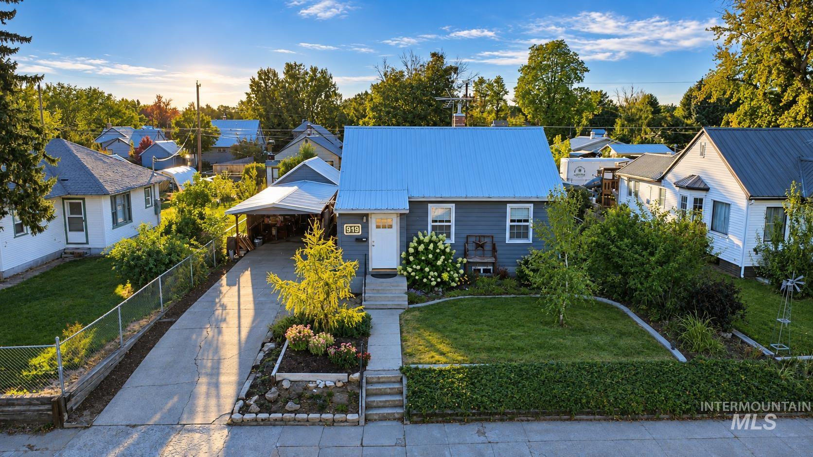 919 W 2nd Street, Weiser, Idaho 83672, 2 Bedrooms, 2 Bathrooms, Residential For Sale, Price $289,000,MLS 99002682