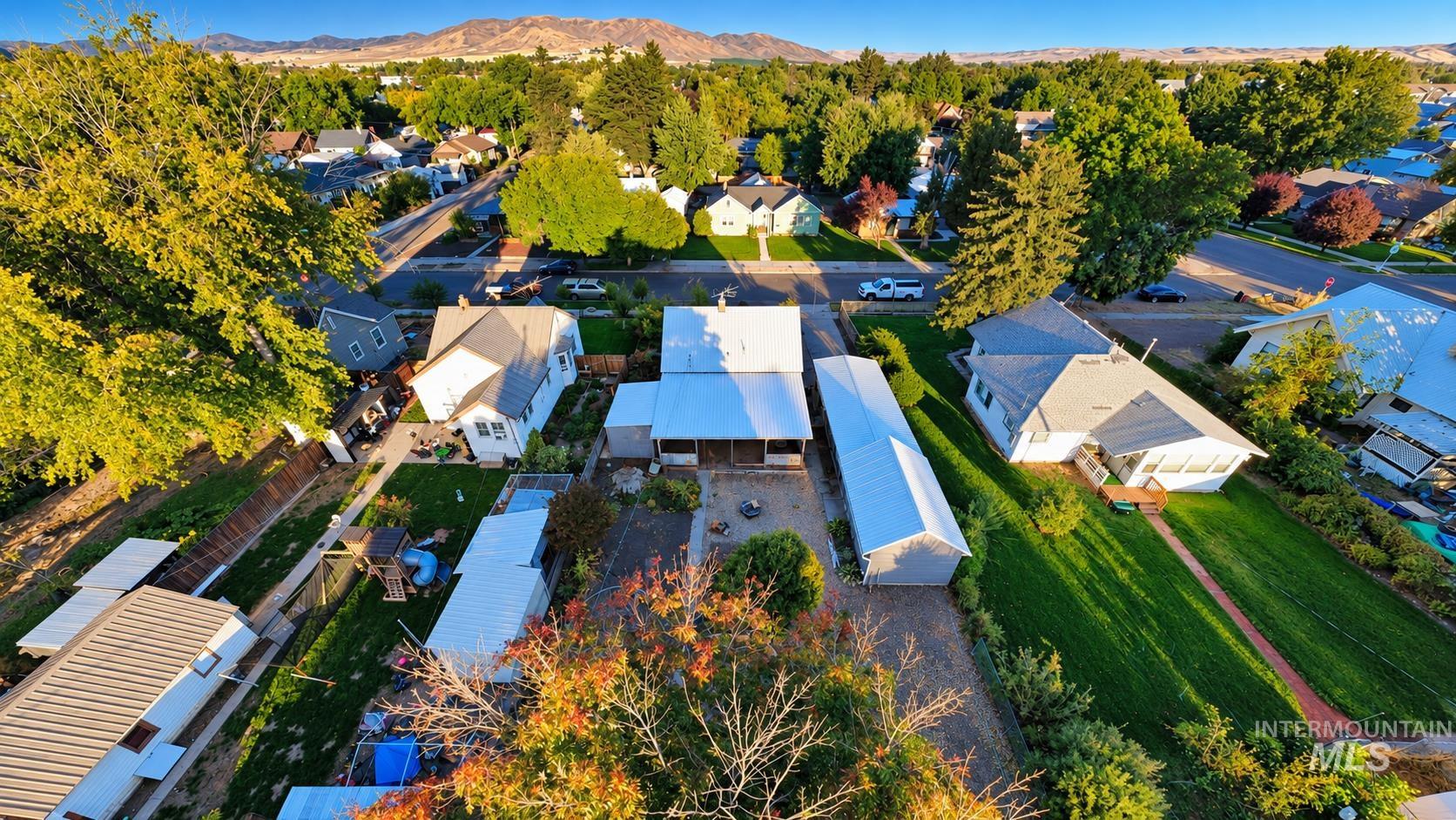 919 W 2nd Street, Weiser, Idaho 83672, 2 Bedrooms, 2 Bathrooms, Residential For Sale, Price $289,000,MLS 99002682