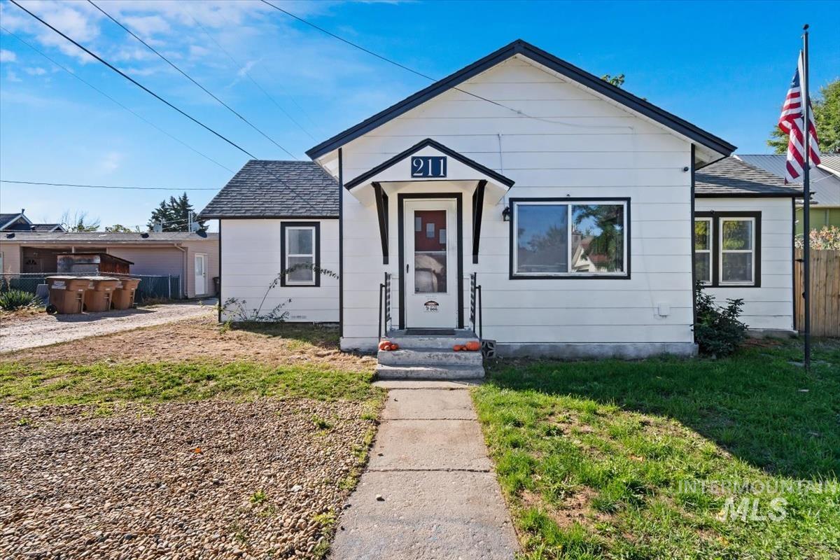 211 W 2nd Street, Emmett, Idaho 83617, 2 Bedrooms, 1 Bathroom, Residential For Sale, Price $269,000,MLS 99002687