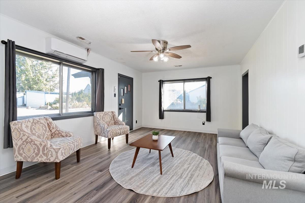 211 W 2nd Street, Emmett, Idaho 83617, 2 Bedrooms, 1 Bathroom, Residential For Sale, Price $269,000,MLS 99002687