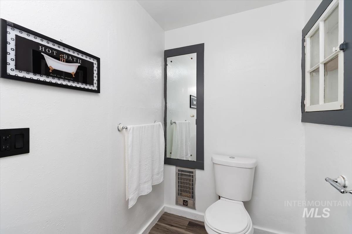 211 W 2nd Street, Emmett, Idaho 83617, 2 Bedrooms, 1 Bathroom, Residential For Sale, Price $269,000,MLS 99002687