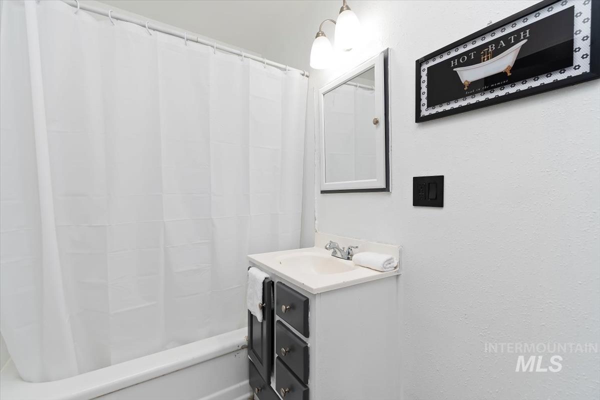211 W 2nd Street, Emmett, Idaho 83617, 2 Bedrooms, 1 Bathroom, Residential For Sale, Price $269,000,MLS 99002687