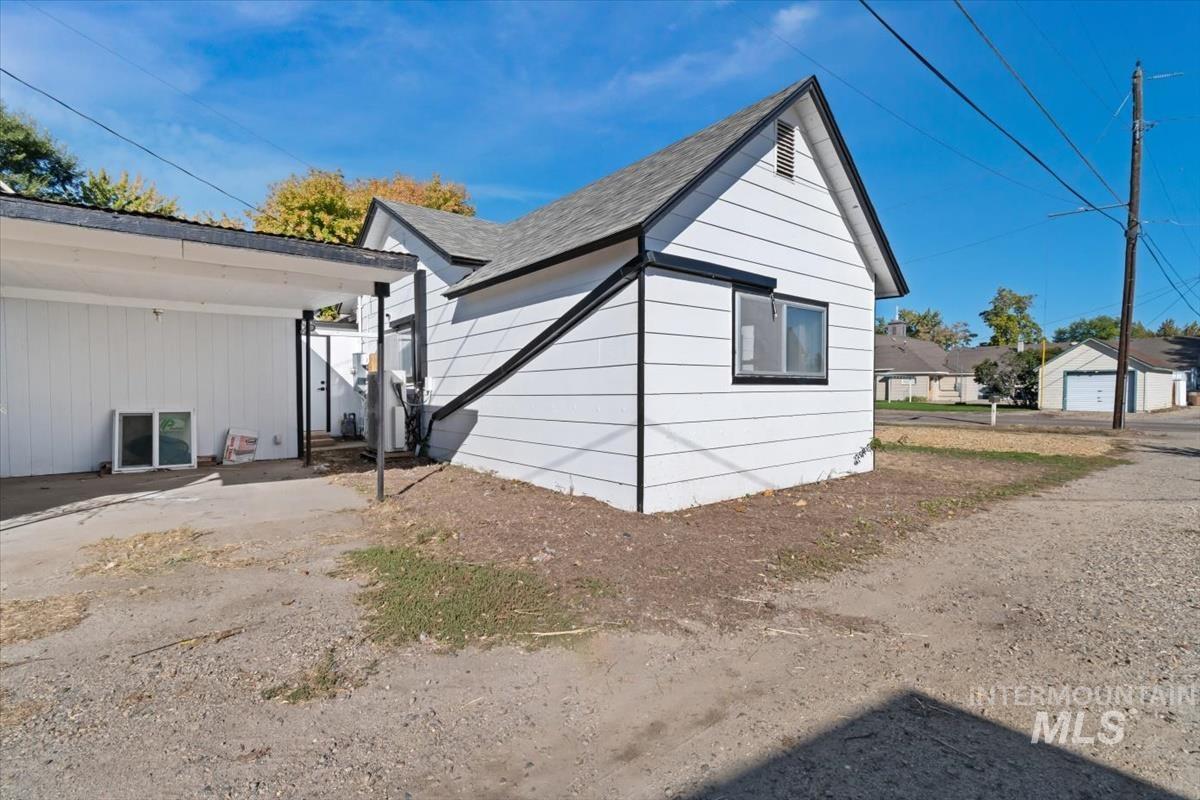211 W 2nd Street, Emmett, Idaho 83617, 2 Bedrooms, 1 Bathroom, Residential For Sale, Price $269,000,MLS 99002687