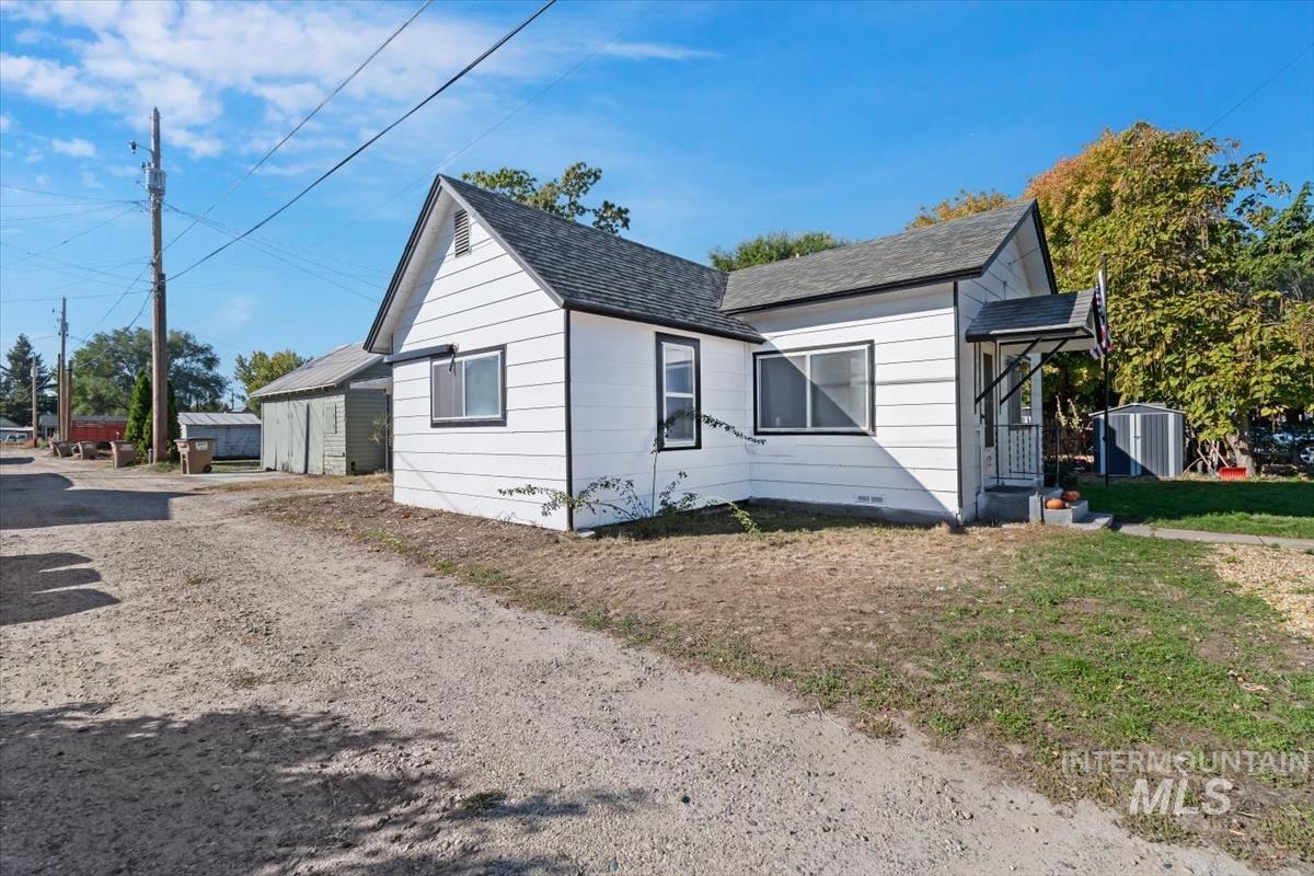 211 W 2nd Street, Emmett, Idaho 83617, 2 Bedrooms, 1 Bathroom, Residential For Sale, Price $269,000,MLS 99002687