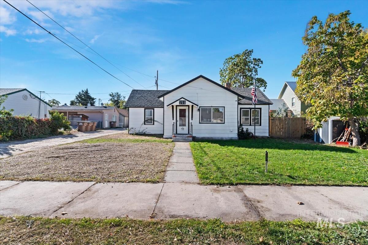 211 W 2nd Street, Emmett, Idaho 83617, 2 Bedrooms, 1 Bathroom, Residential For Sale, Price $269,000,MLS 99002687
