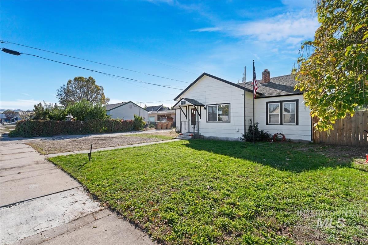 211 W 2nd Street, Emmett, Idaho 83617, 2 Bedrooms, 1 Bathroom, Residential For Sale, Price $269,000,MLS 99002687