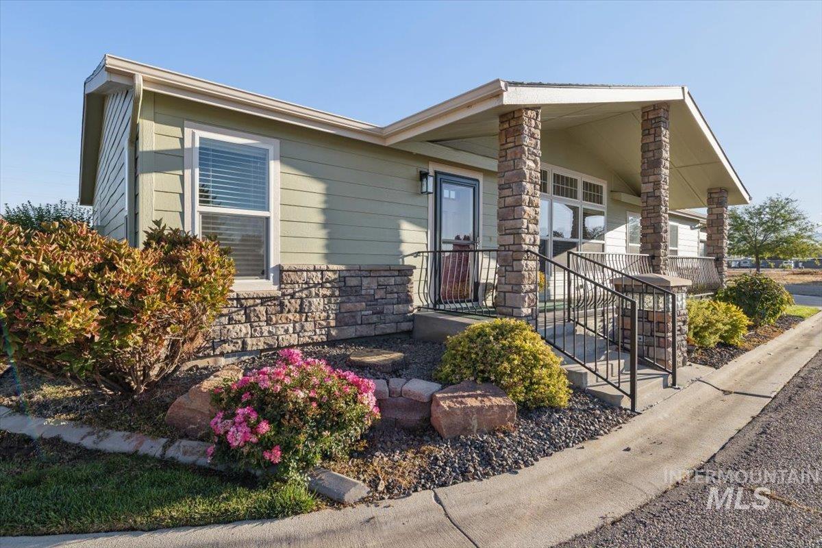 421 S Curtis Rd, Boise, Idaho 83705, 3 Bedrooms, 2 Bathrooms, Residential For Sale, Price $275,000,MLS 99002691