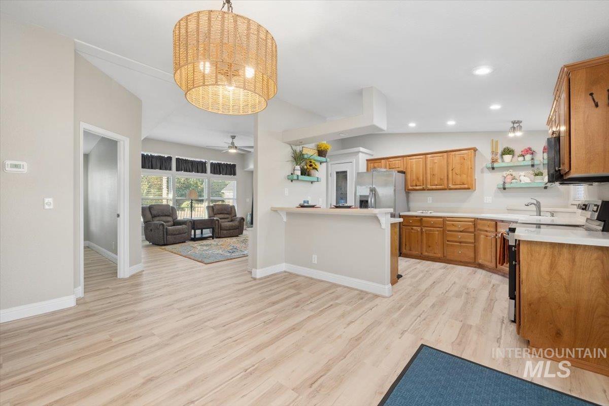 421 S Curtis Rd, Boise, Idaho 83705, 3 Bedrooms, 2 Bathrooms, Residential For Sale, Price $275,000,MLS 99002691