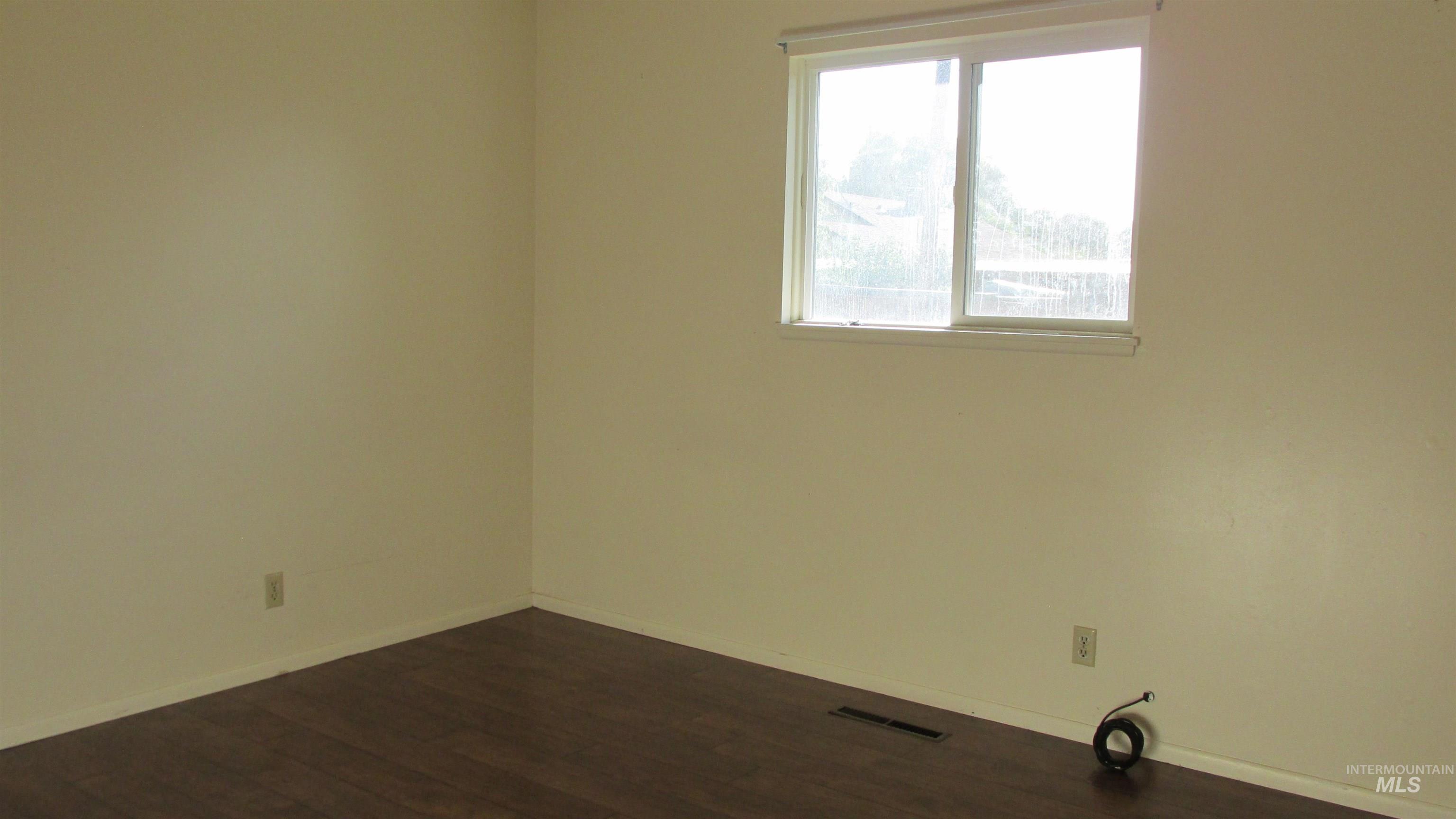 608-610-612 Fillmore Street, Twin Falls, Idaho 83301, 2 Bedrooms, 1 Bathroom, Residential Income For Sale, Price $415,000,MLS 99002697