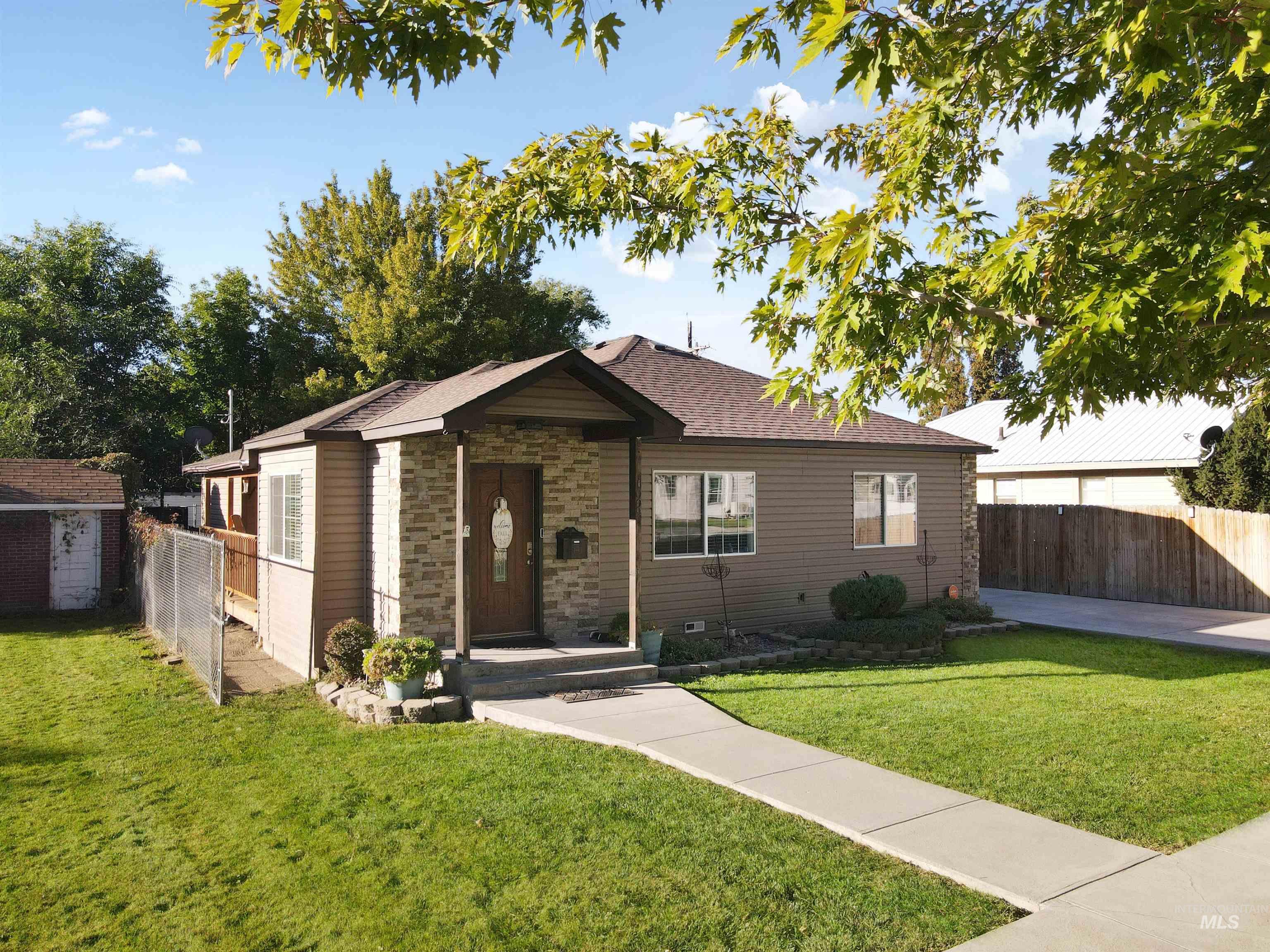 1009 9th St, Rupert, Idaho 83350, 3 Bedrooms, 2 Bathrooms, Residential For Sale, Price $299,000,MLS 99002699