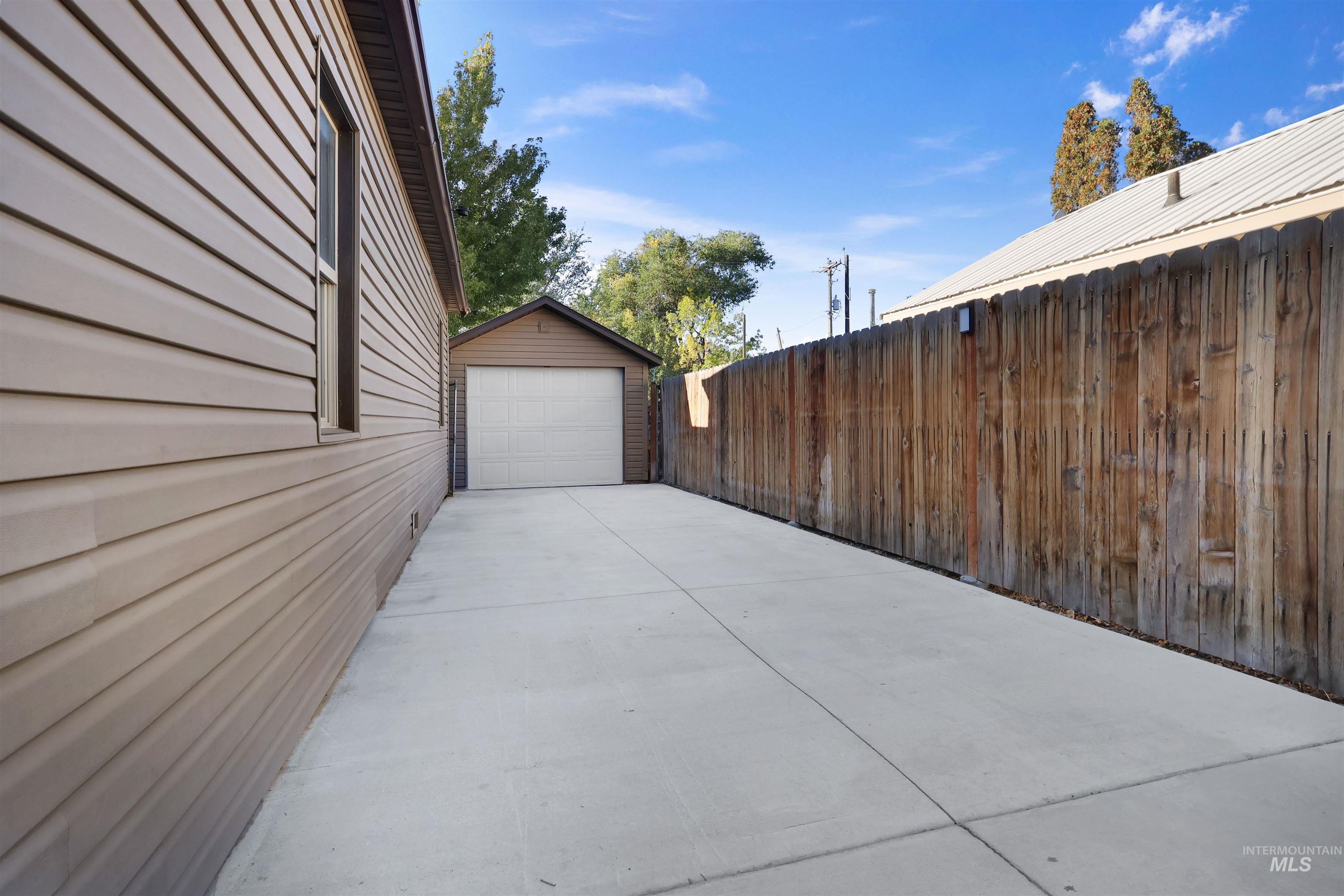 1009 9th St, Rupert, Idaho 83350, 3 Bedrooms, 2 Bathrooms, Residential For Sale, Price $299,000,MLS 99002699