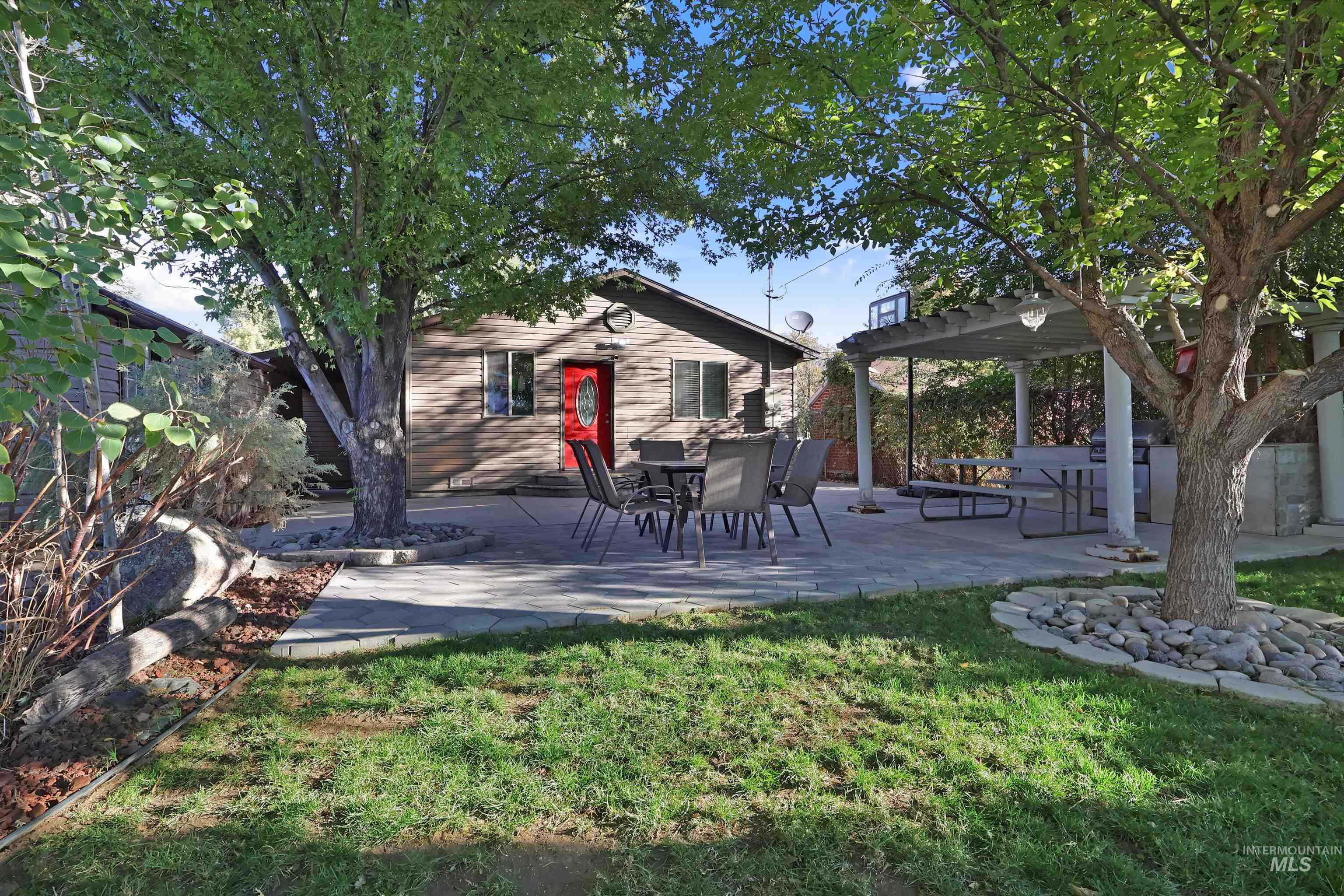 1009 9th St, Rupert, Idaho 83350, 3 Bedrooms, 2 Bathrooms, Residential For Sale, Price $299,000,MLS 99002699