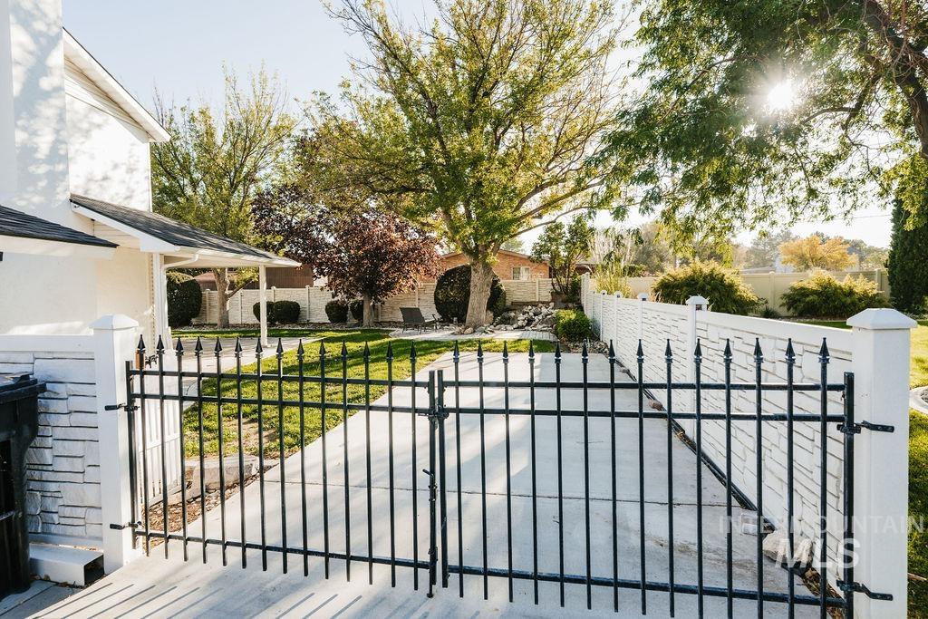 106 Rainbow Circle, Buhl, Idaho 83316, 4 Bedrooms, 2.5 Bathrooms, Residential For Sale, Price $519,000,MLS 99002709
