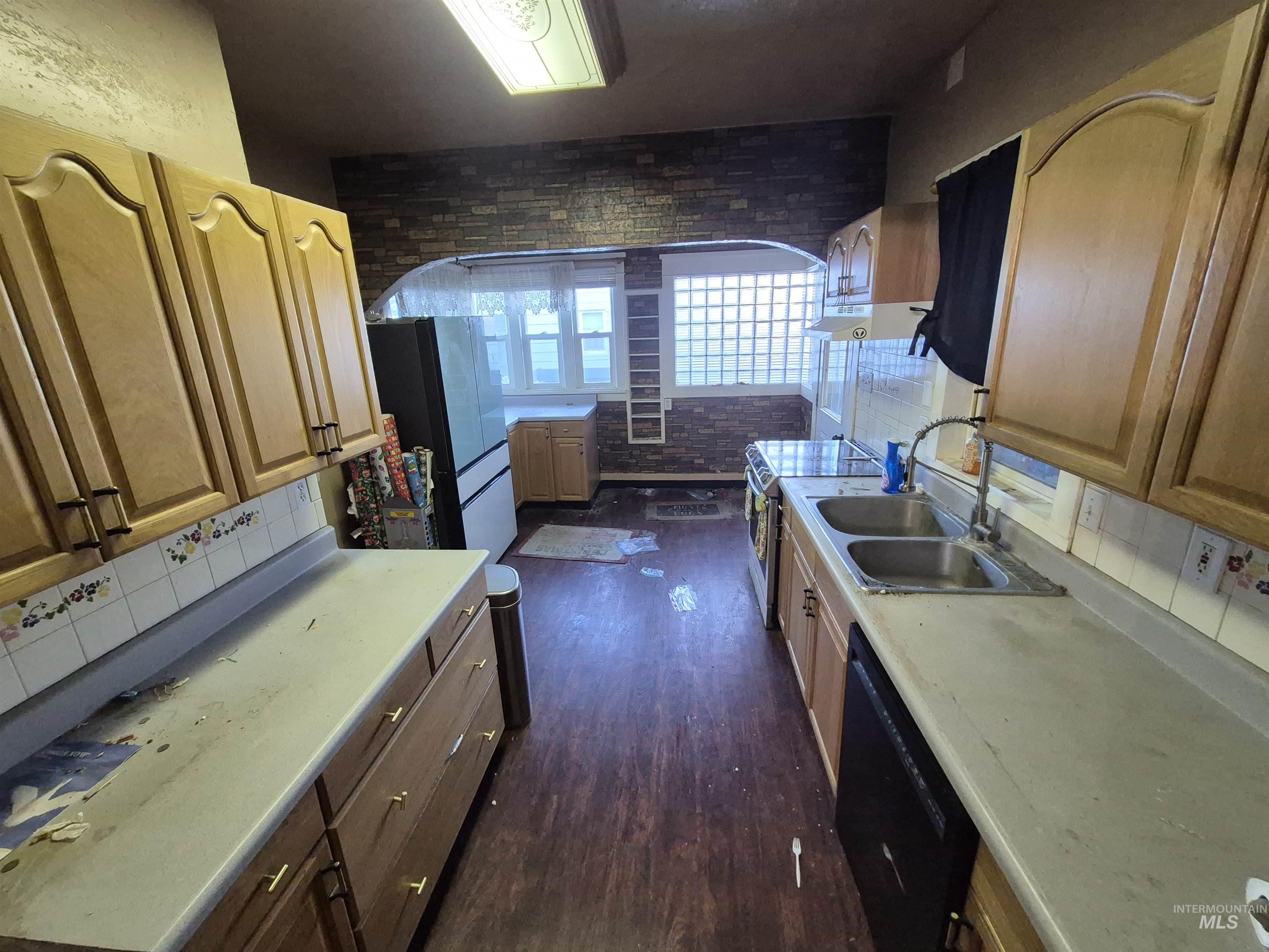 211 Center St E, Kimberly, Idaho 83341, 4 Bedrooms, 2 Bathrooms, Residential For Sale, Price $295,000,MLS 99002731