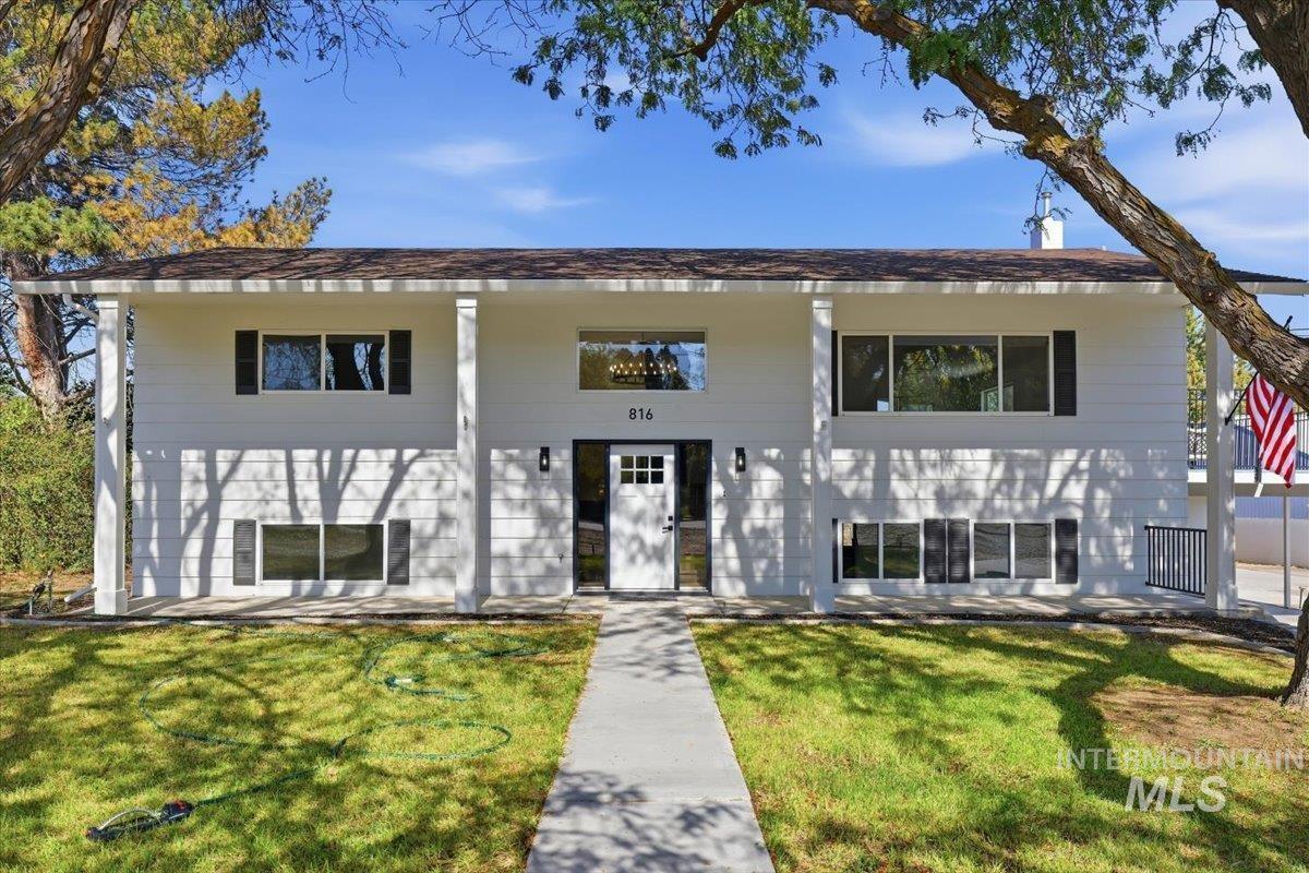 816 W Greenhurst Rd, Nampa, Idaho 83686, 5 Bedrooms, 3 Bathrooms, Residential For Sale, Price $750,000,MLS 99002732