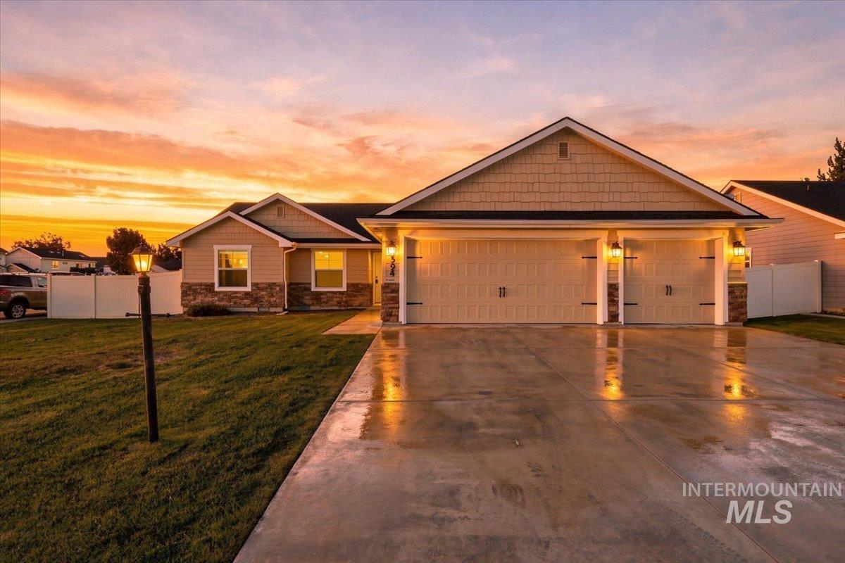 394 W Aspen Ct., Middleton, Idaho 83644, 3 Bedrooms, 2 Bathrooms, Residential For Sale, Price $450,000,MLS 99002735
